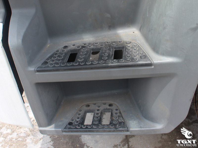 Xe Tải Fuso 3 Chân 13 Tấn Gắn Cẩu Tadano 5 Tấn 5 Khúc