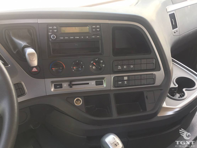 Xe Đầu Kéo Hyundai Trago Xcient 440Ps