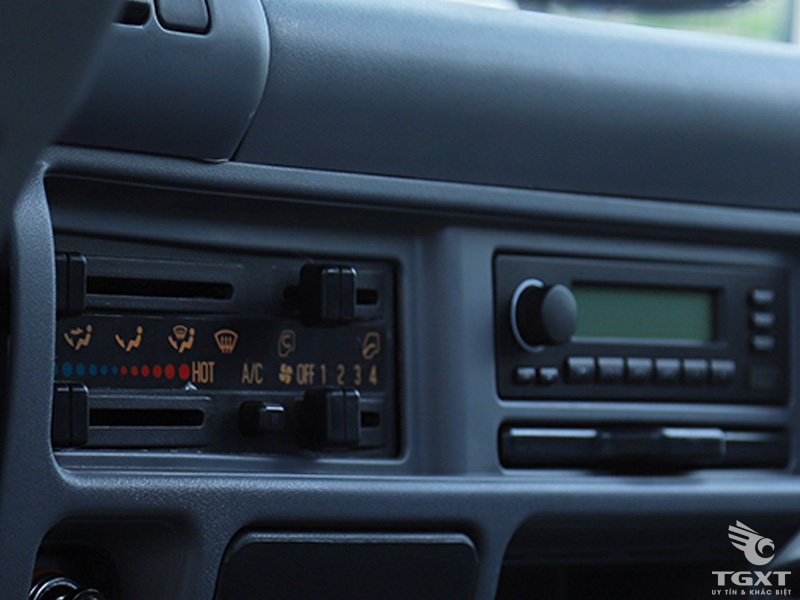 Xe Tải Isuzu Vĩnh Phát NK490 2.4 Tấn Thùng Kín