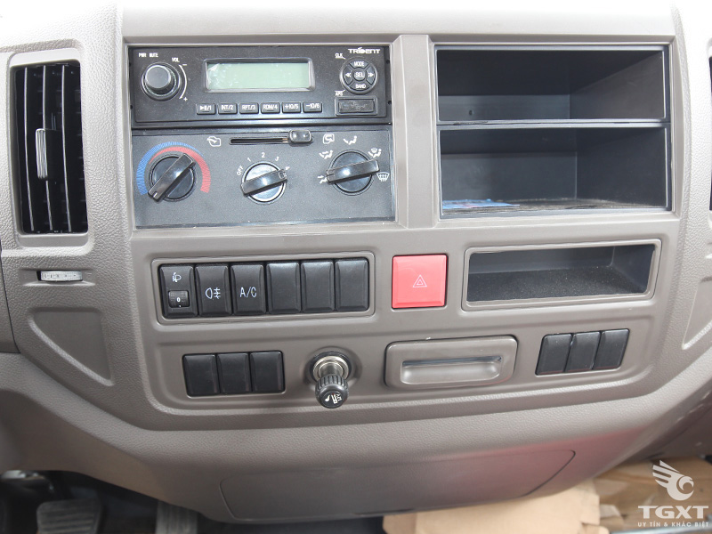 Xe Tải Teraco Tera 240 2.4 Tấn Thùng Kín