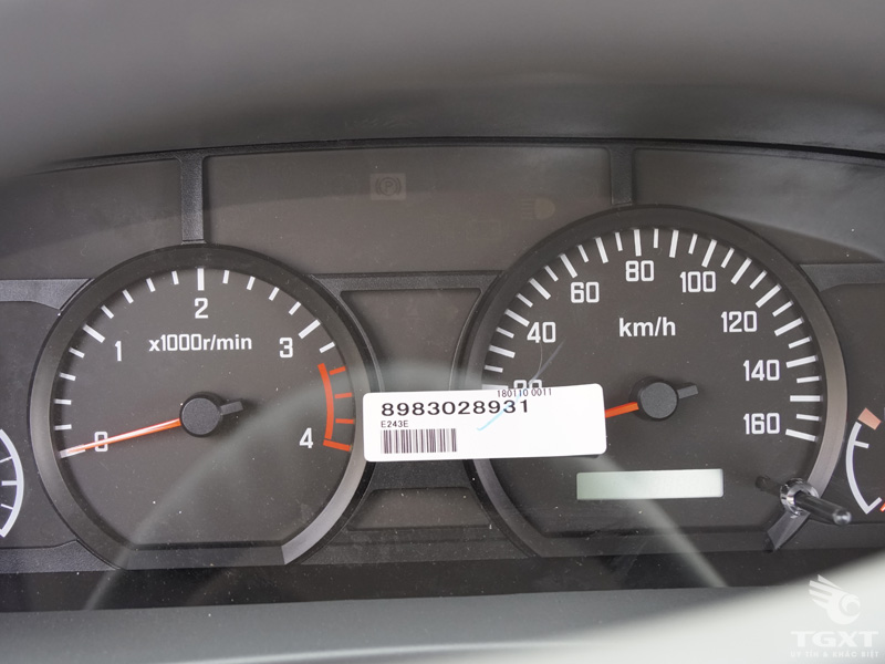 Xe Tải Isuzu NPR85K 2 Tấn Gắn Cẩu Unic 3 Tấn 5 Khúc