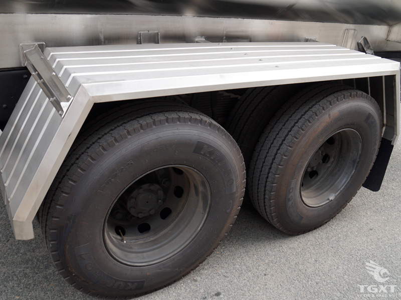 Xe Bồn Chở Sữa Hyundai HD310 17 Khối