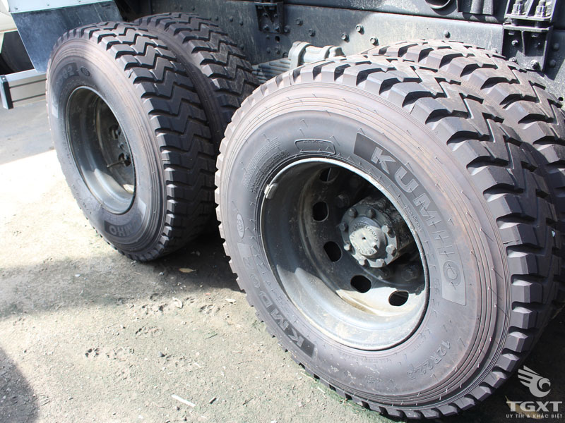 Xe Cẩu Hyundai HD250 12 Tấn Gắn Cẩu Unic URV553