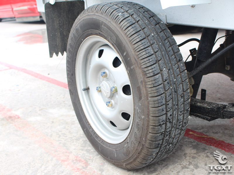 Xe Tải Dongben DB1021 800Kg Thùng Kín Cánh Dơi