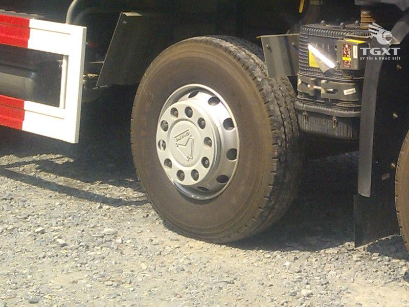 Xe Tải Howo 4 Chân 11 Tấn Gắn Cẩu Dongyang SS2725LB 10 Tấn 6 Khúc