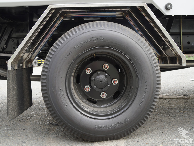 Xe Tải Isuzu 1T49 Thùng Bạt Gắn Bửng Nâng - QKR230