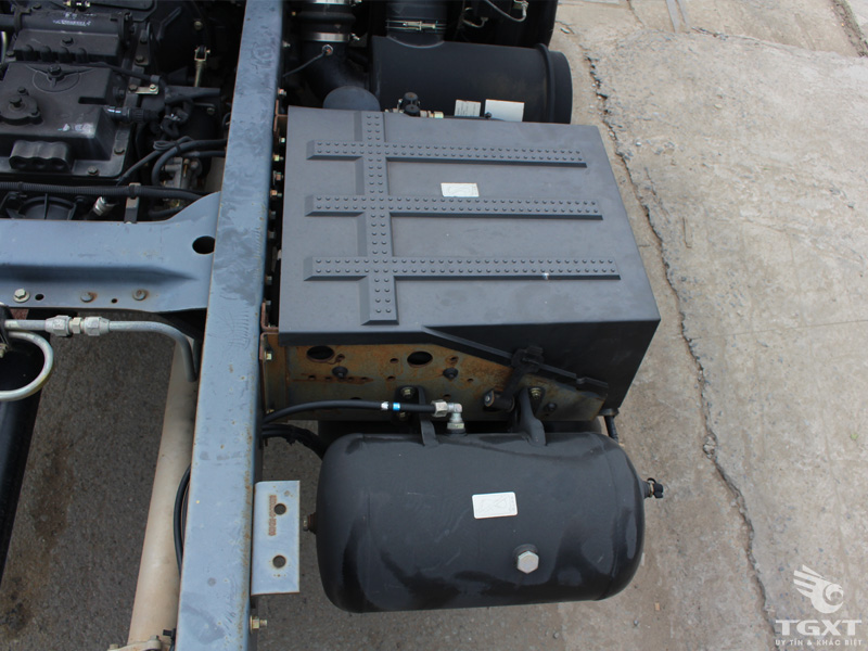 Xe Tải Dongfeng 6T5 Gắn Cẩu Soosan SCS524 5 Tấn 4 Khúc