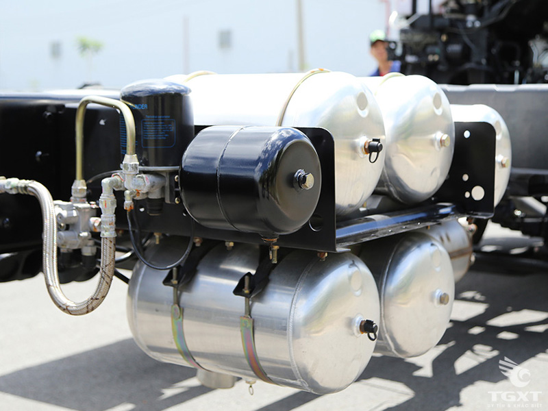 Xe Tải Isuzu Vĩnh Phát FV330 17.9 Tấn Thùng Bạt