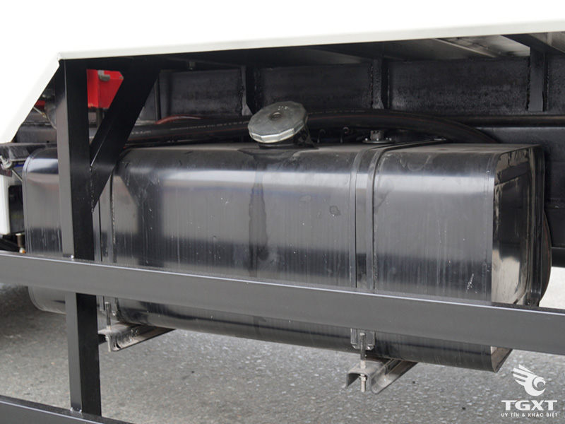 Xe Tải Hino FG 7 Tấn Chở Mô Tô Xe Máy Thùng Dài 9M