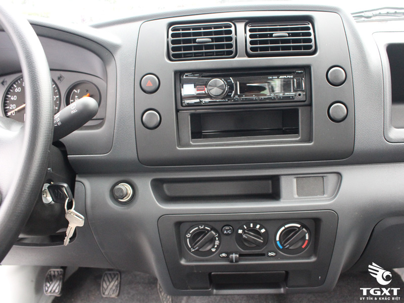 Xe Tải Suzuki Carry Pro 750Kg Thùng Kín Cánh Dơi