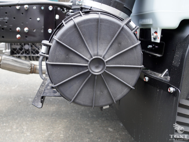 Xe Tải Isuzu 7T7 FVR34S Gắn Cẩu Gấp Ferrari 2 Tấn