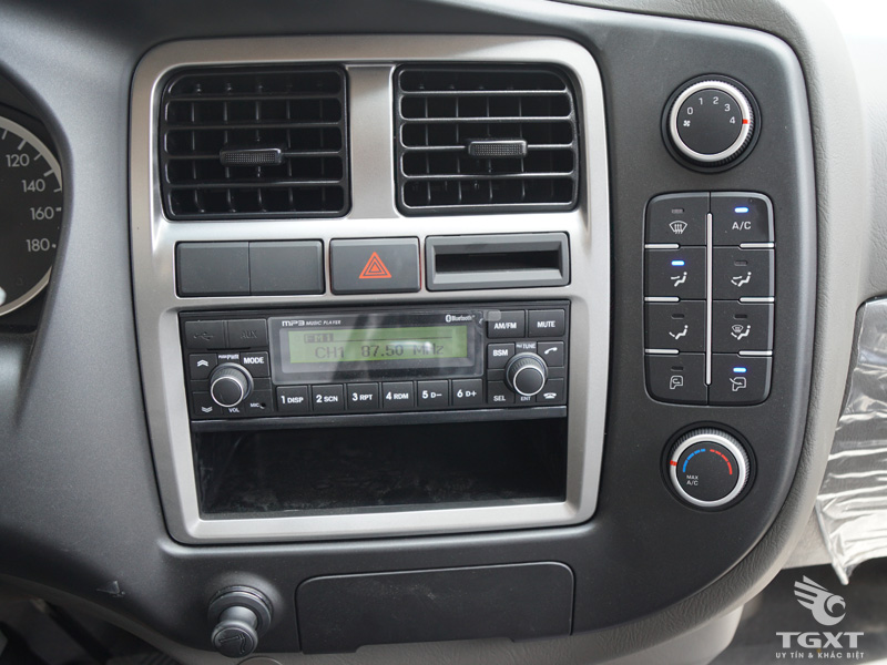 Xe Tải Hyundai New Porter H150 1T1 Thùng Kín Bửng Nâng