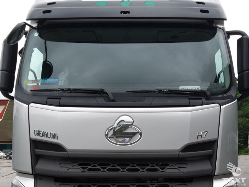 Xe Tải Chenglong LZ1310 Thùng Bạt 18 Tấn Cabin H7