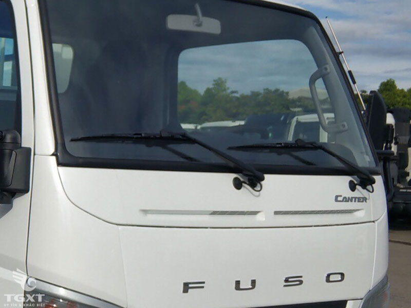 Xe Tải Fuso Canter 4.99 1.9 Tấn Thùng Kín