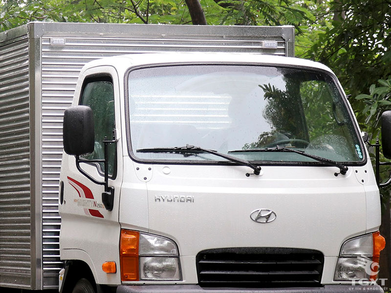 Xe Tải Hyundai New Mighty N250SL 2T5 Thùng Kín Gắn Bửng Nâng