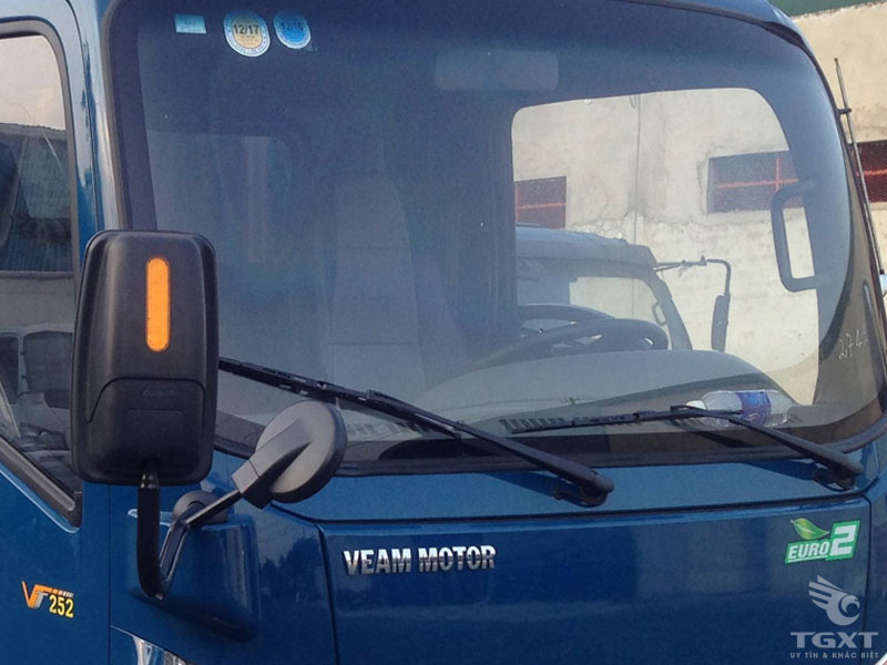Xe Tải Veam VT252 2.4 Tấn Thùng Kín