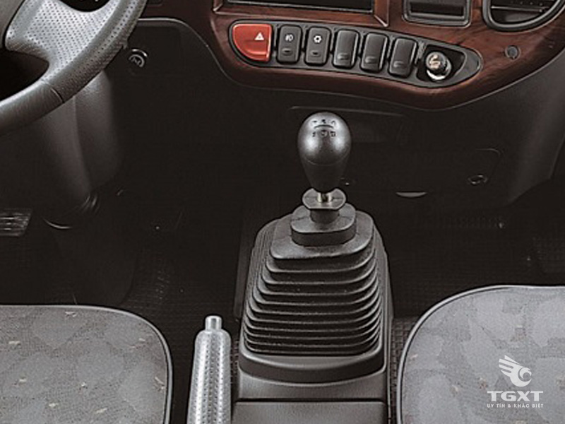 Xe Tải Hyundai Mighty W11SL 7 Tấn Thùng Kín