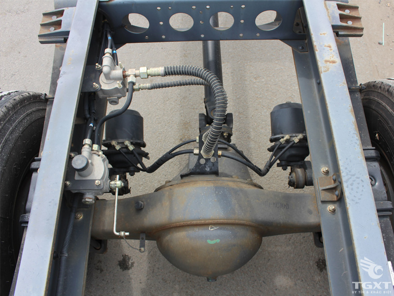 Xe Tải Dongfeng 6T5 Gắn Cẩu Soosan SCS524 5 Tấn 4 Khúc