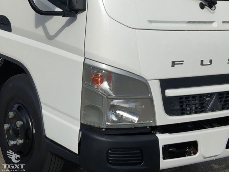 Xe Tải Fuso Canter 4.99 1.9 Tấn Thùng Kín