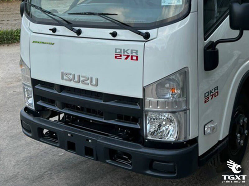 Xe Tải Isuzu QMR77HE5 2.5 Tấn Thùng Kín