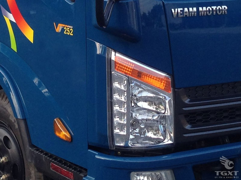 Xe Tải Veam VT252 2.4 Tấn Thùng Kín