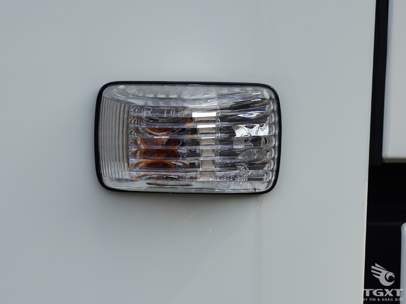 Xe Tải Isuzu NPR85KE5 3.5 Tấn Chở Pallet Chứa Cấu Kiện Điện Tử