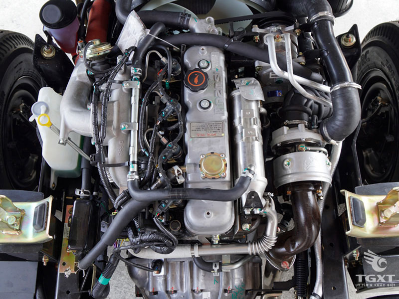 1dong-co-xe-iz49-thung-mui-bat