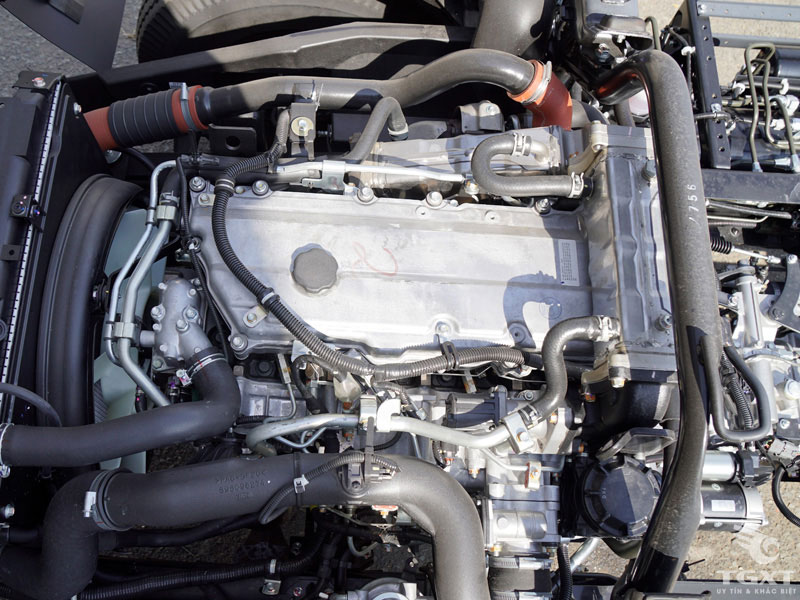 Xe Tải Isuzu FRR90NE5 6.2 Tấn Thùng Kín