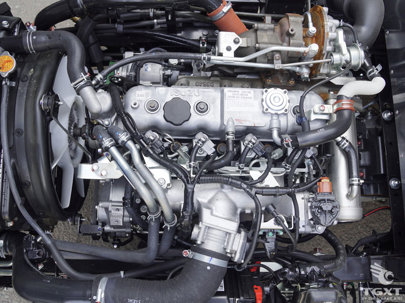 Xe Tải Isuzu FRR90N 4T2 Gắn Cẩu Unic 3 Tấn 6 Khúc