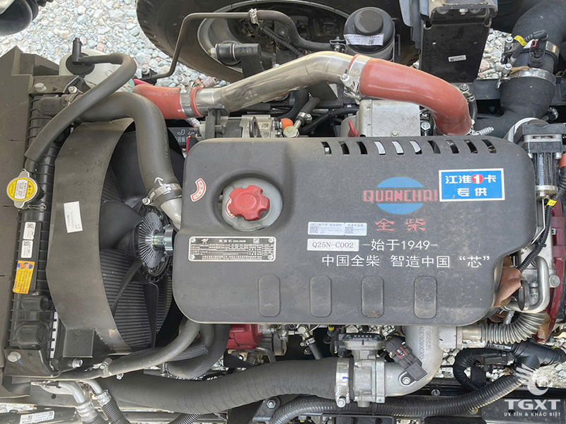 Giá Xe Tải Jac H250 E5 Thùng Kín Tải Trọng 2.4 Tấn