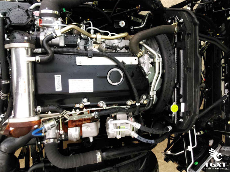 Xe Tải Vĩnh Phát FTR160 7 Tấn Chở Pallet Chứa Cấu Kiện Điện Tử