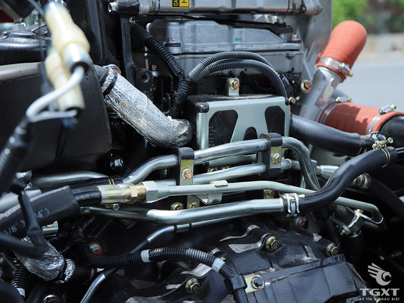 Xe Tải Vĩnh Phát FTR160 7 Tấn Chở Pallet Chứa Cấu Kiện Điện Tử