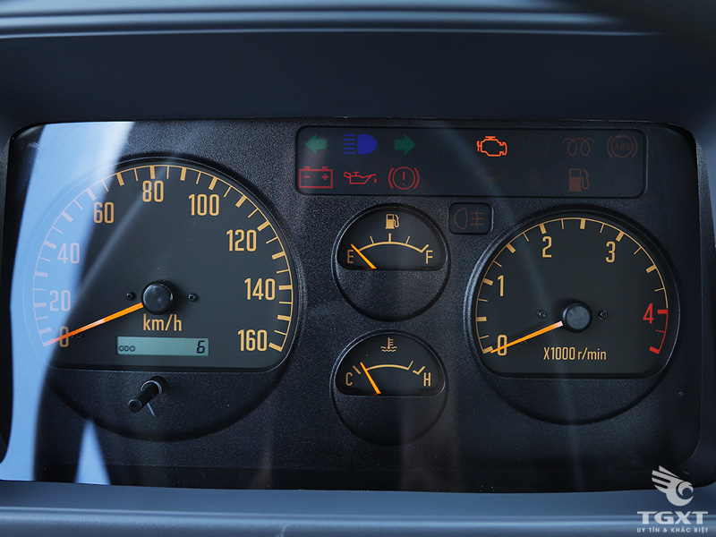 Xe Tải Isuzu Vĩnh Phát NK490 2.4 Tấn Thùng Kín