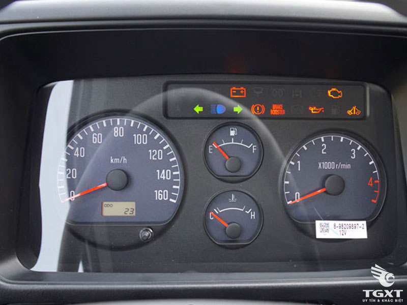 Xe Tải Isuzu QMR77HE5A 2.3 Tấn Thùng Bạt