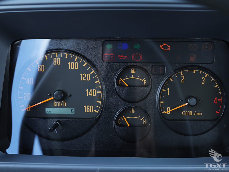 Xe Tải Isuzu Vĩnh Phát NK490SL9 1T5 Thùng Mui Bạt Gắn Bửng Nâng