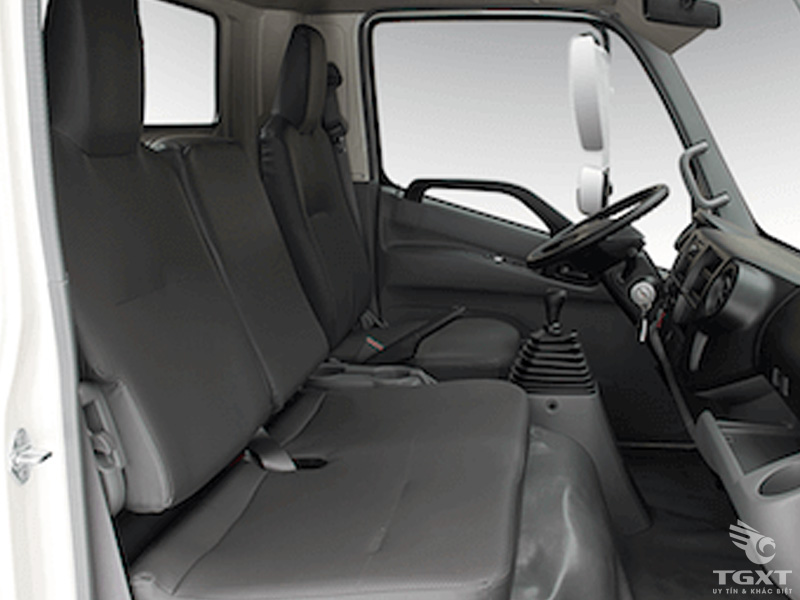 Xe Tải Hino XZU730L 5 Tấn Thùng Kín