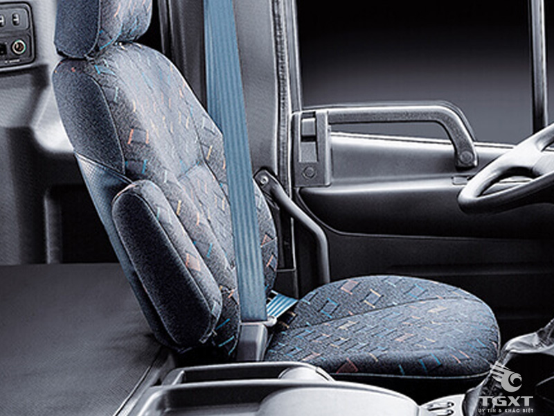 Xe Tải Hyundai HD210 3 Chân 12 Tấn Gắn Cẩu Tadano 5 Tấn 4 Khúc