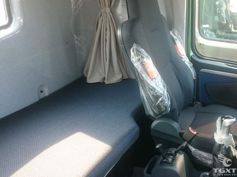 Xe Đầu Kéo Howo A7 Máy 375HP