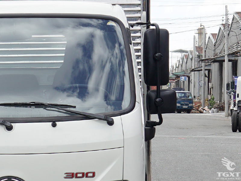 Xe Tải Hino XZU650L 1.9 Tấn Thùng Bạt