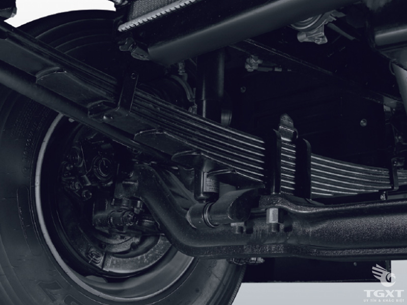 Xe Tải Isuzu 3 Chân 13T5 Gắn Cẩu Unic 5 Tấn URV550