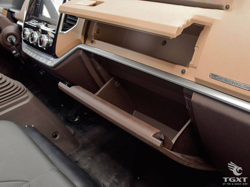 Xe Tải Đô Thành IZ650SE 6.5 Tấn Thùng Kín