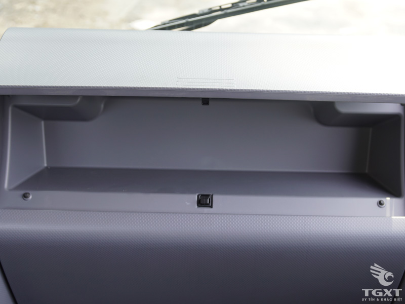 Xe Tải Isuzu NQR75ME5 5.5 Tấn Thùng Kín