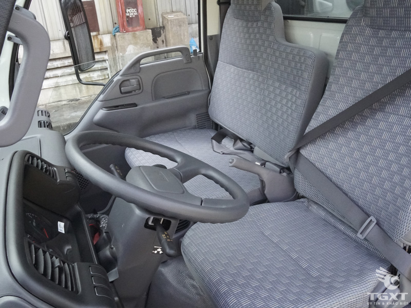 Xe Tải Isuzu FRR90N 4T2 Gắn Cẩu Unic 3 Tấn 6 Khúc