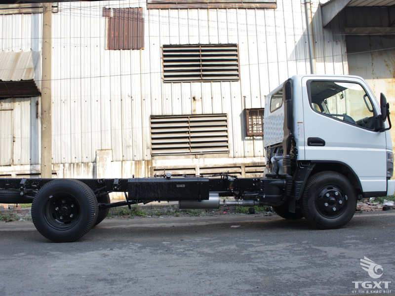 Xe Tải Fuso Canter 4.99 1.9 Tấn Thùng Bạt