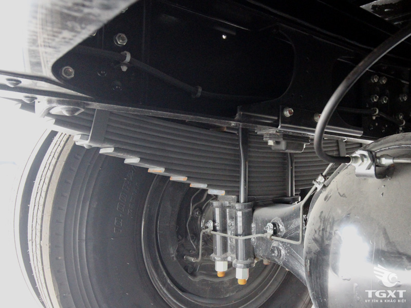 Xe Tải Hino FL8JW7A 3 Chân 13 Tấn Gắn Cẩu Unic URV555