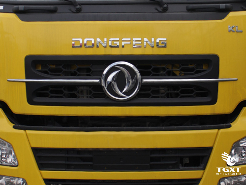 Xe Cẩu Dongfeng C260 3 Chân Gắn Cẩu HKTC 7 Tấn 6 Khúc