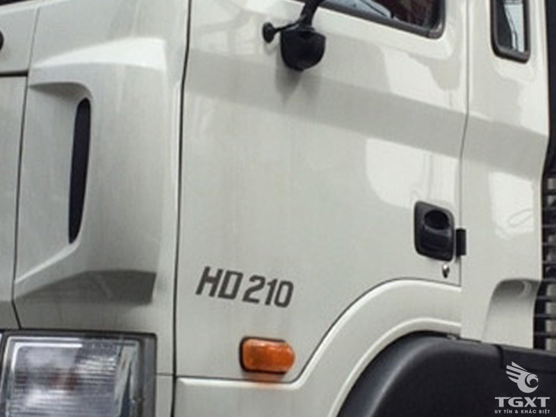 Xe Tải Hyundai HD210 3 Chân 12 Tấn Gắn Cẩu Tadano 5 Tấn 4 Khúc