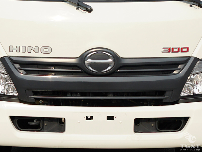 Xe Tải Hino XZU730L 5 Tấn Thùng Kín