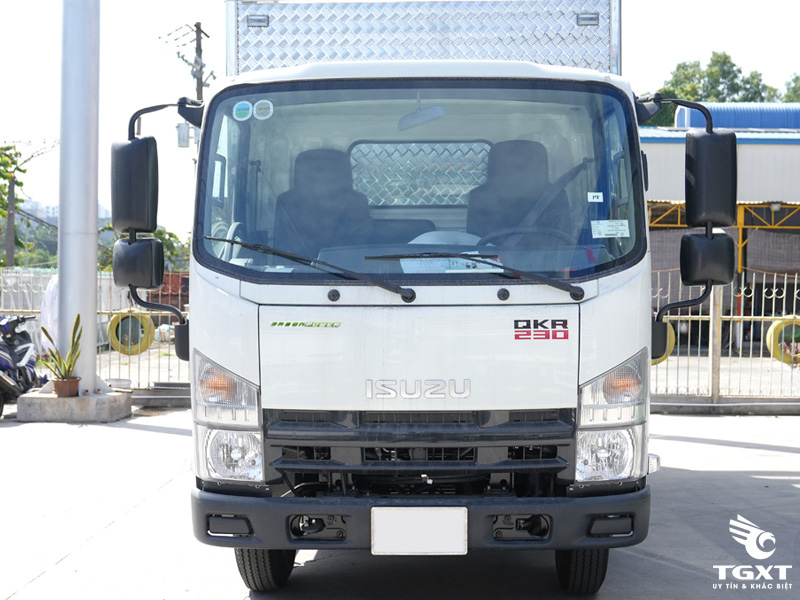 Xe Tải Isuzu QLR77FE5 2.3 Tấn Thùng Bạt
