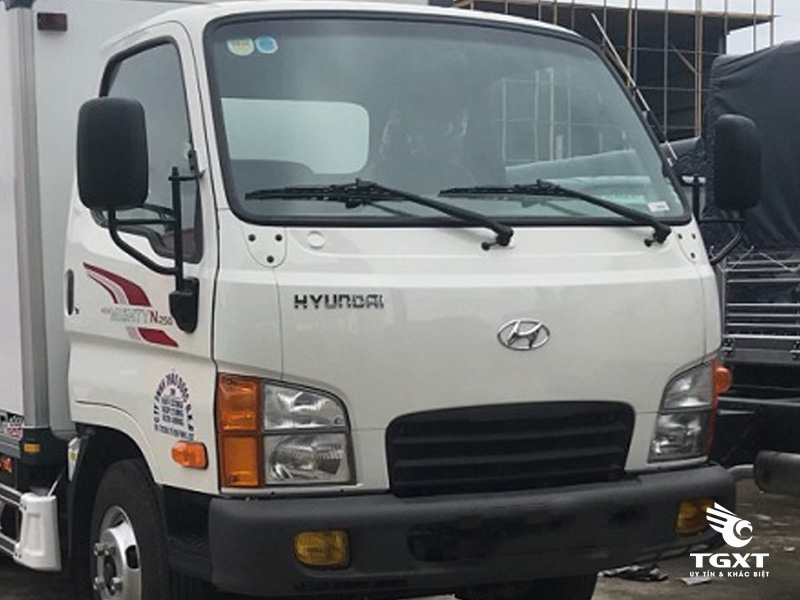 Xe Tải Hyundai New Mighty N250 2.4 Tấn Thùng Bảo Ôn